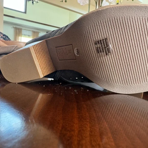 Gray Women's Slip-On Shoes - Picture 6 of 8